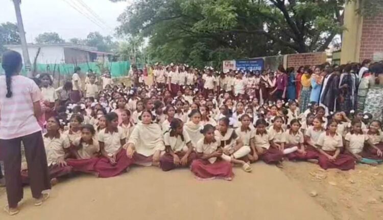 Mahabubabad Gurukul students stage water protest
