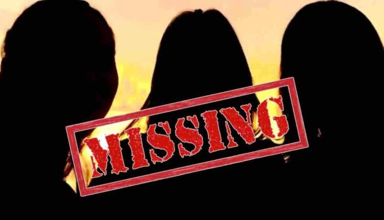 Missing minor girls traced on moving train